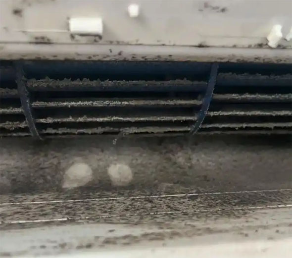 乌尔禾空调吹的风有股烧焦味是怎么回事